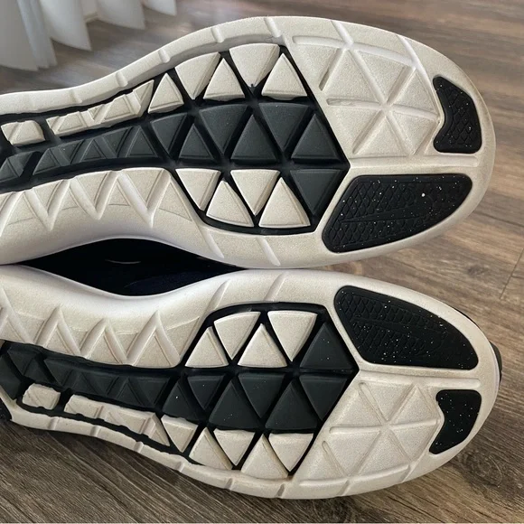 Nike Flex 2017 Womens 8 Running Sneakers Black Lace Up Comfort Low 898476-001 - Picture 14 of 16